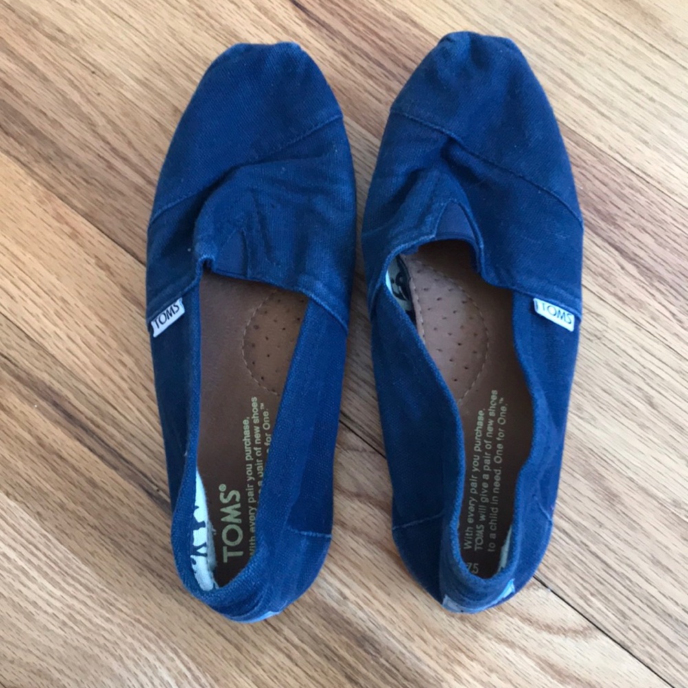 Navy Toms